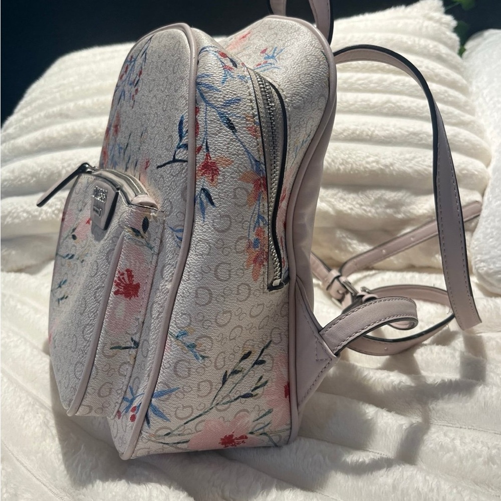 Guess Floral Patterned White Mini-Backpack - image 4